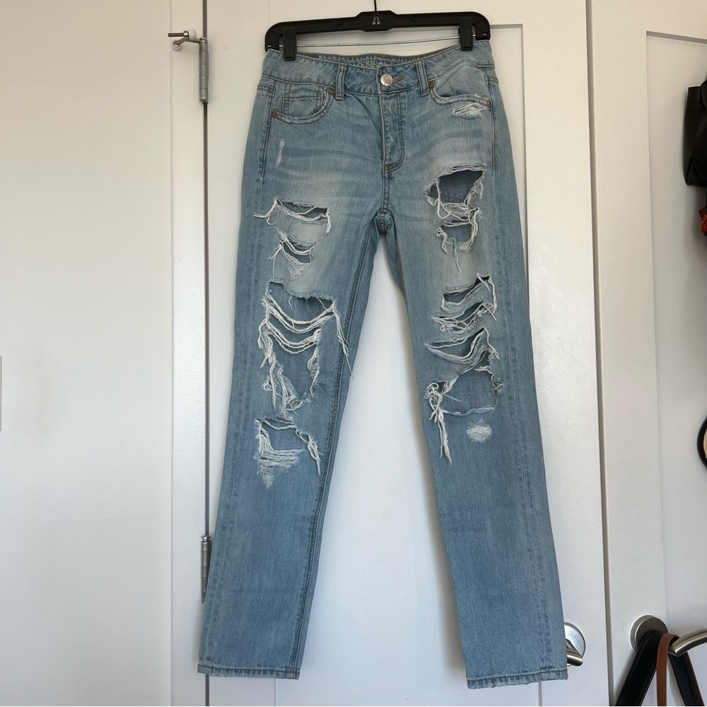 AEO Jeans Distressed Light Wash - size 2
